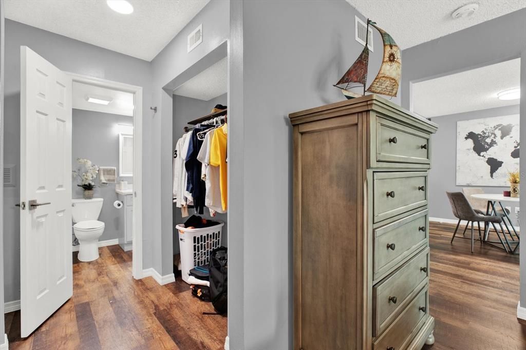 For Sale: $119,900 (1 beds, 1 baths, 700 Square Feet)