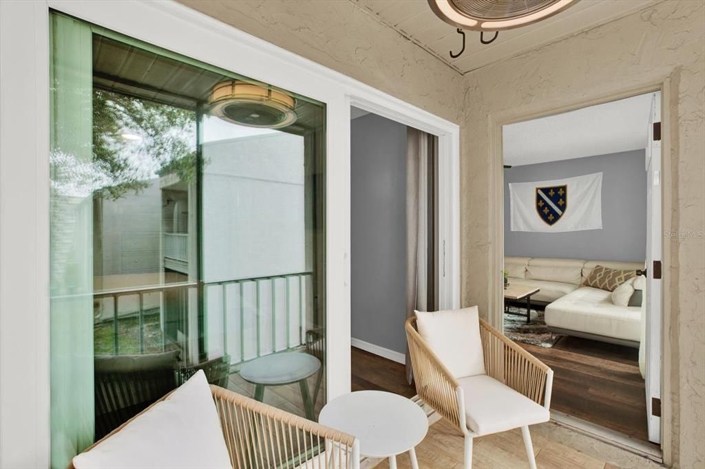 For Sale: $119,900 (1 beds, 1 baths, 700 Square Feet)