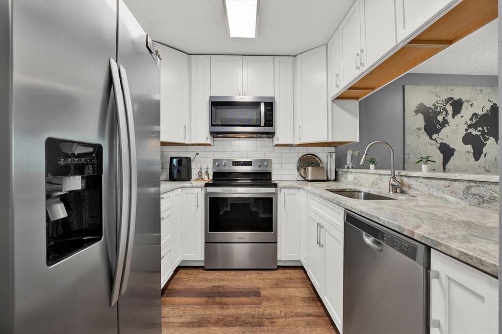 For Sale: $119,900 (1 beds, 1 baths, 700 Square Feet)