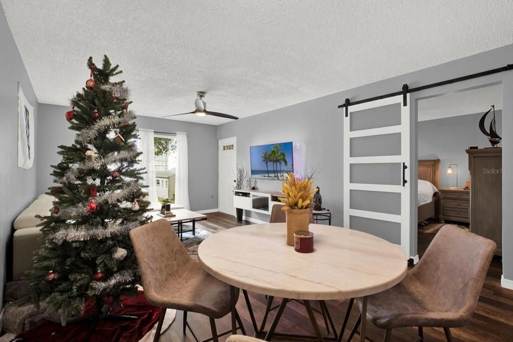 For Sale: $119,900 (1 beds, 1 baths, 700 Square Feet)