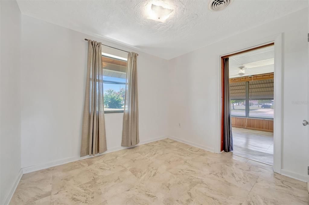 Active With Contract: $399,900 (3 beds, 2 baths, 1468 Square Feet)