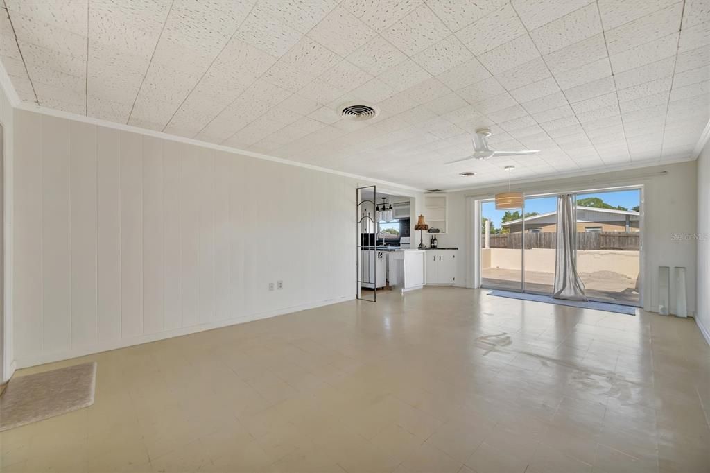 Active With Contract: $399,900 (3 beds, 2 baths, 1468 Square Feet)