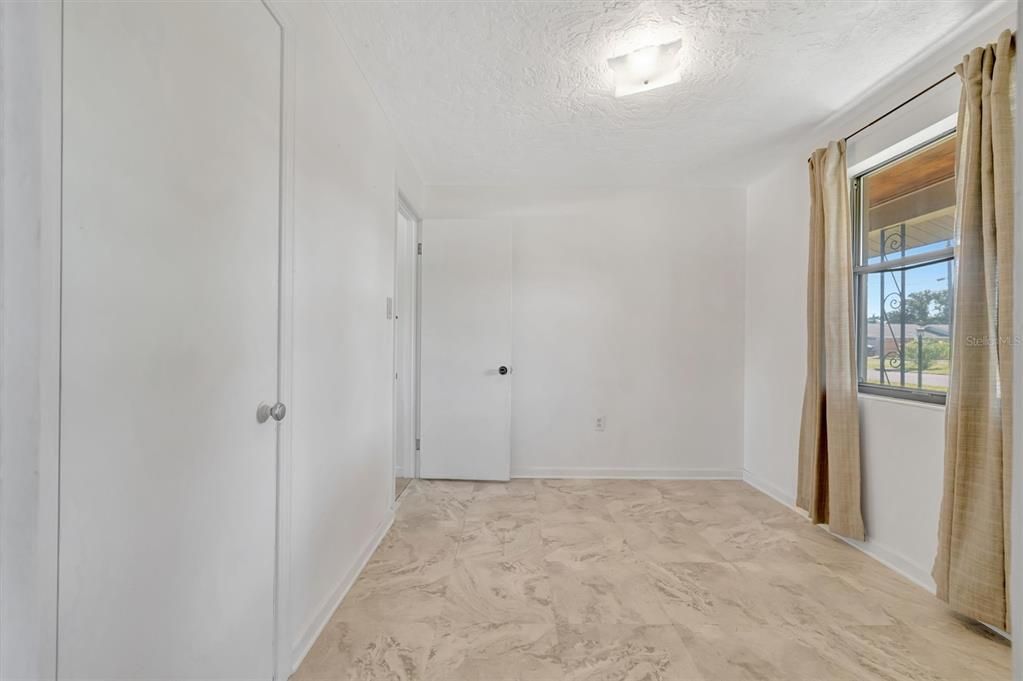 Active With Contract: $399,900 (3 beds, 2 baths, 1468 Square Feet)