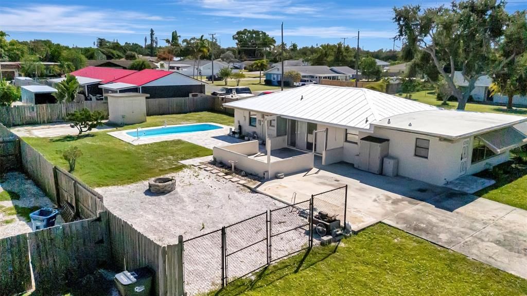 Active With Contract: $399,900 (3 beds, 2 baths, 1468 Square Feet)