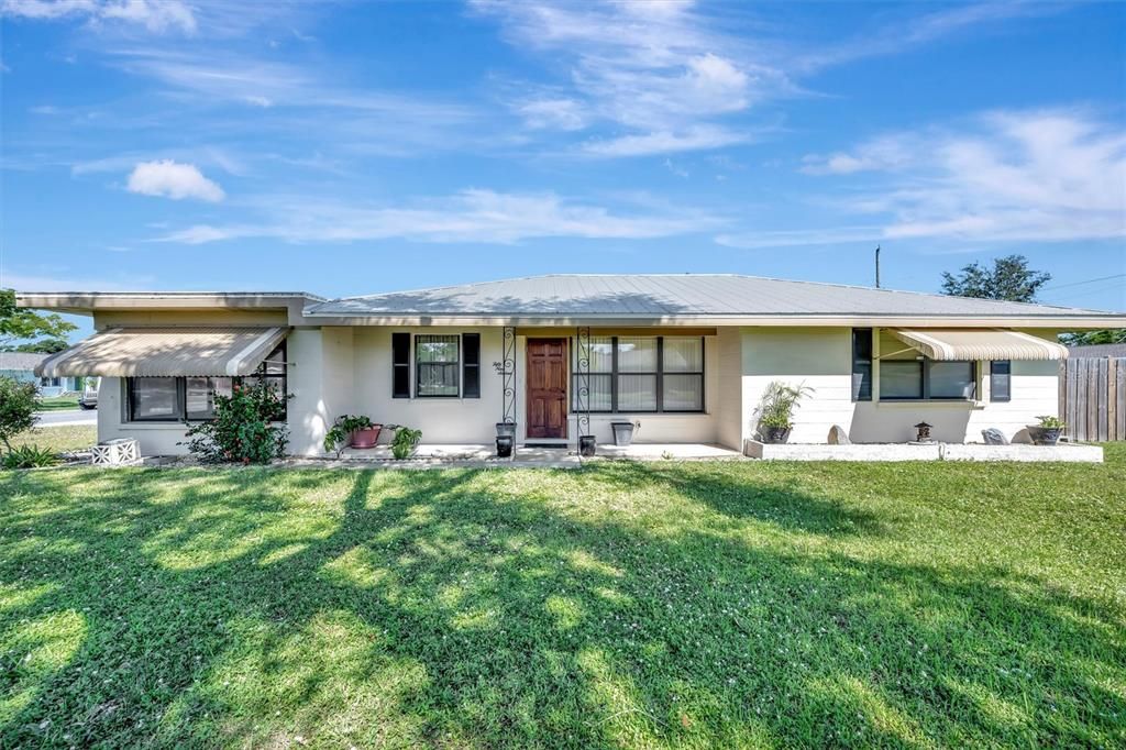 Active With Contract: $399,900 (3 beds, 2 baths, 1468 Square Feet)