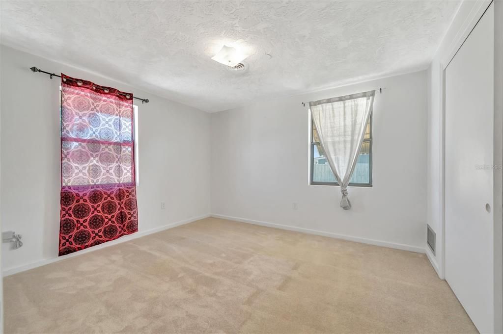 Active With Contract: $399,900 (3 beds, 2 baths, 1468 Square Feet)