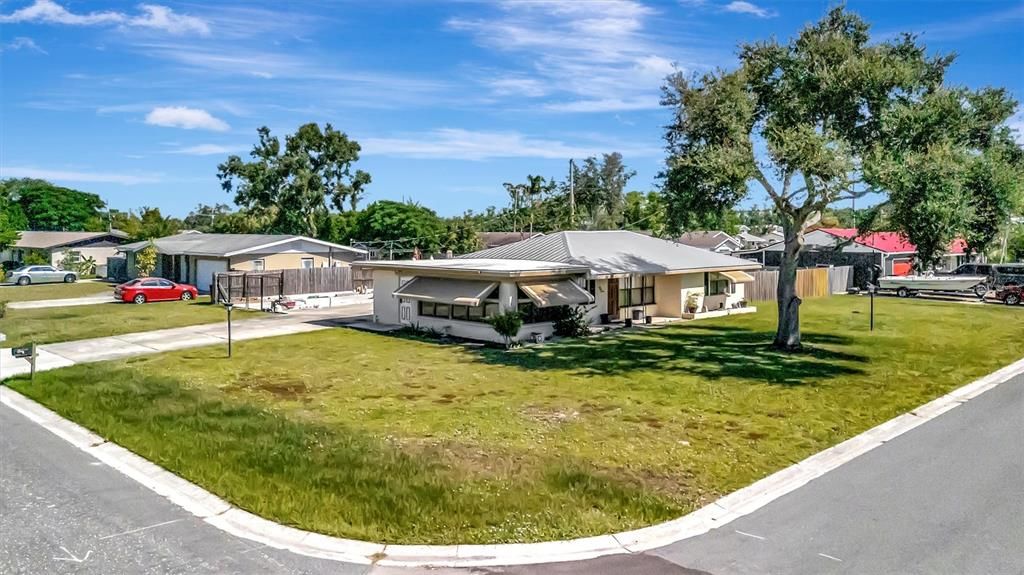 Active With Contract: $399,900 (3 beds, 2 baths, 1468 Square Feet)