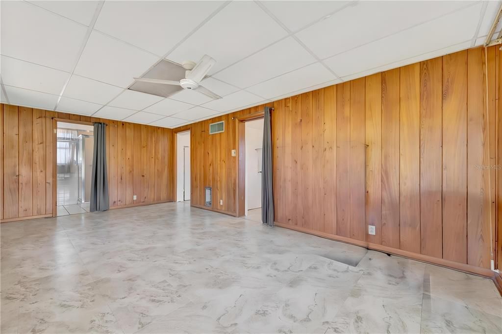 Active With Contract: $399,900 (3 beds, 2 baths, 1468 Square Feet)