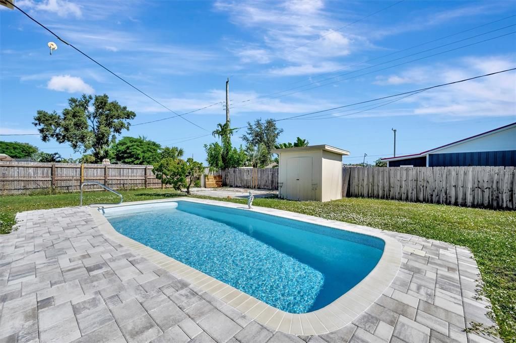 Active With Contract: $399,900 (3 beds, 2 baths, 1468 Square Feet)