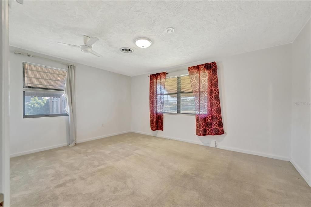 Active With Contract: $399,900 (3 beds, 2 baths, 1468 Square Feet)