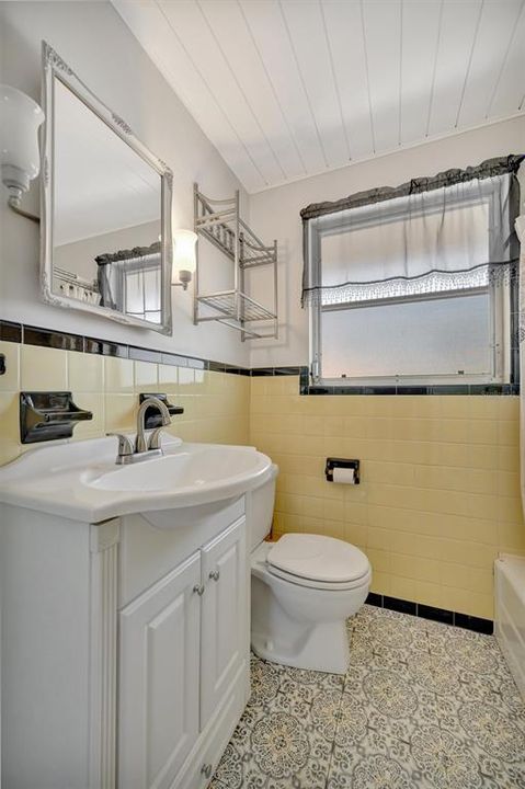 Active With Contract: $399,900 (3 beds, 2 baths, 1468 Square Feet)