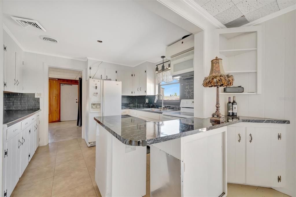 Active With Contract: $399,900 (3 beds, 2 baths, 1468 Square Feet)