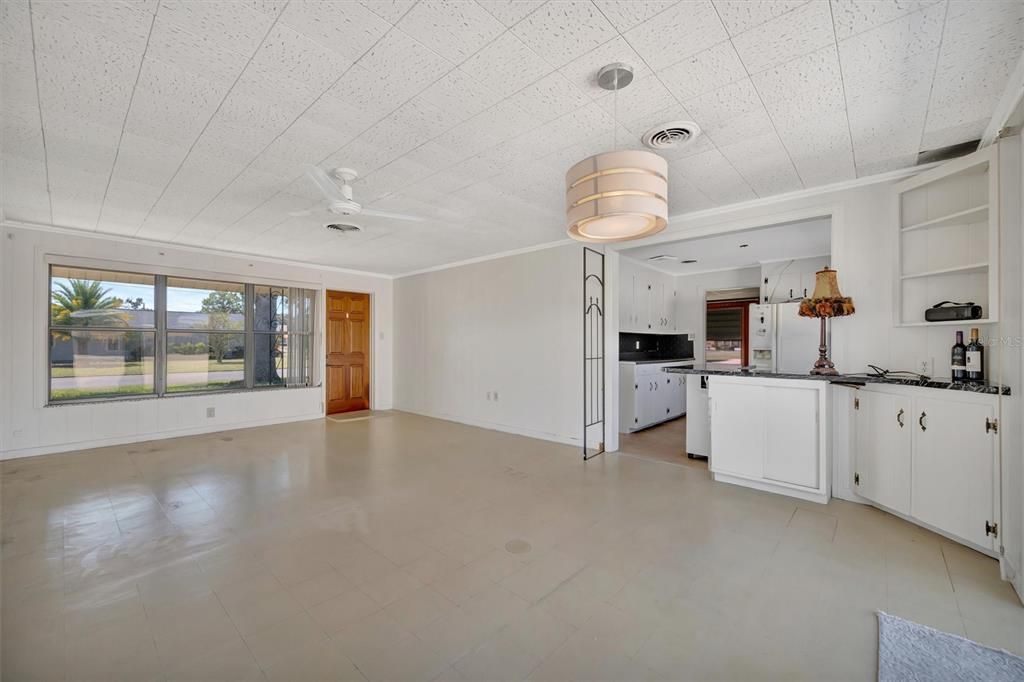 Active With Contract: $399,900 (3 beds, 2 baths, 1468 Square Feet)