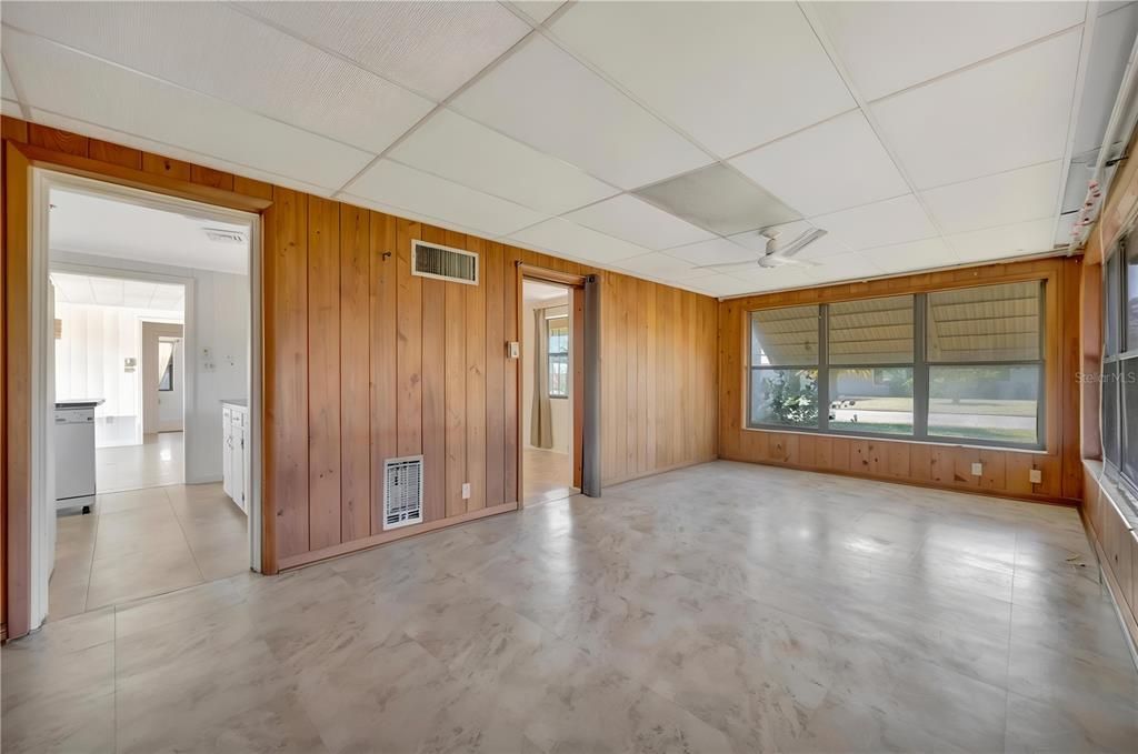 Active With Contract: $399,900 (3 beds, 2 baths, 1468 Square Feet)