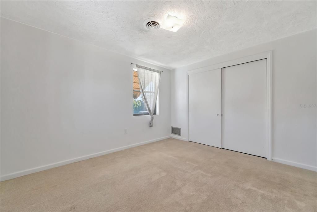 Active With Contract: $399,900 (3 beds, 2 baths, 1468 Square Feet)