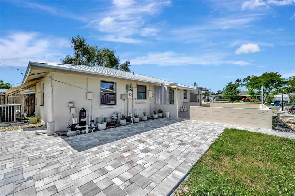 Active With Contract: $399,900 (3 beds, 2 baths, 1468 Square Feet)