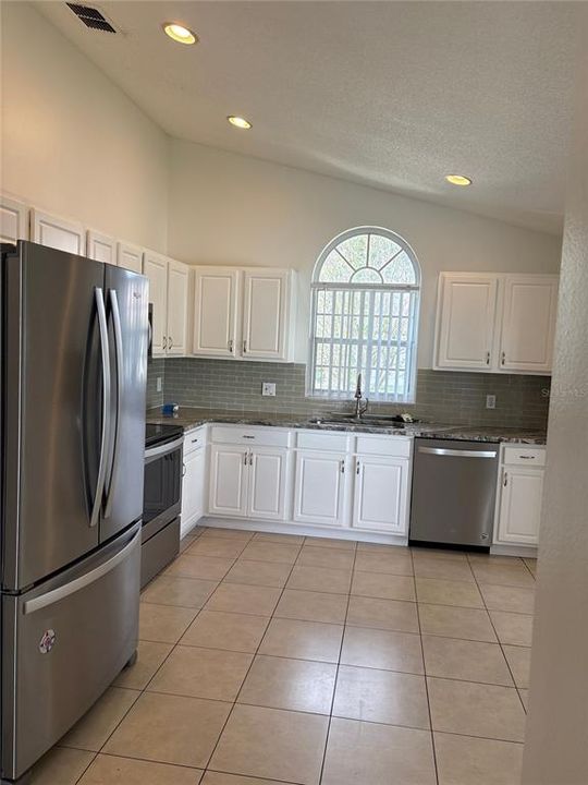 出租: $2,400 (4 贝兹, 3 浴室, 1791 平方英尺)