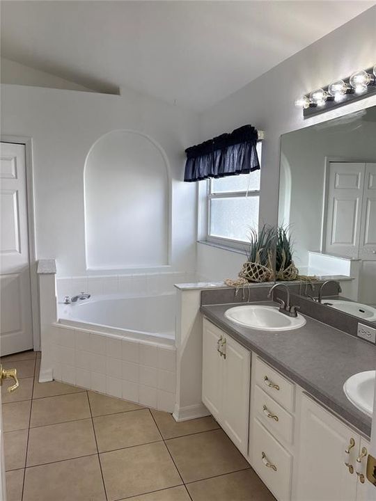 出租: $2,400 (4 贝兹, 3 浴室, 1791 平方英尺)