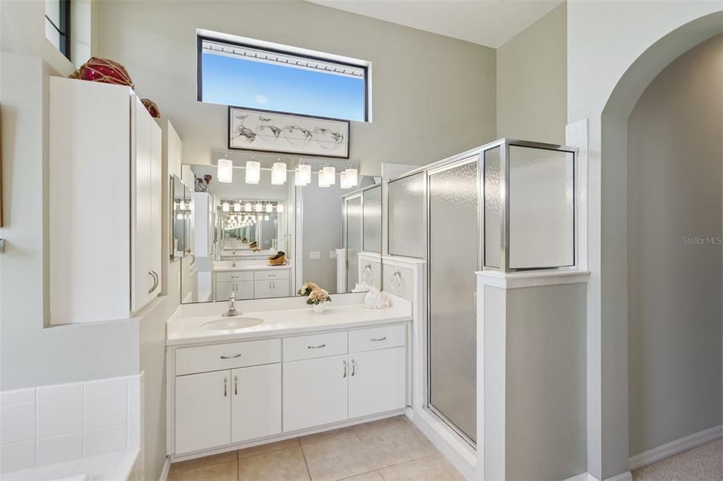 待售: $440,000 (4 贝兹, 2 浴室, 2585 平方英尺)