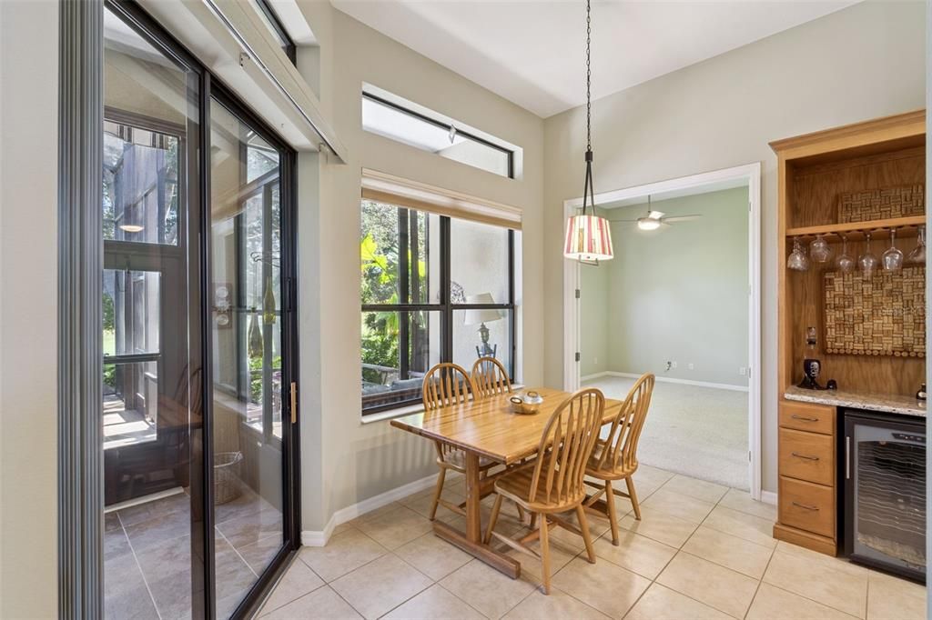 待售: $440,000 (4 贝兹, 2 浴室, 2585 平方英尺)