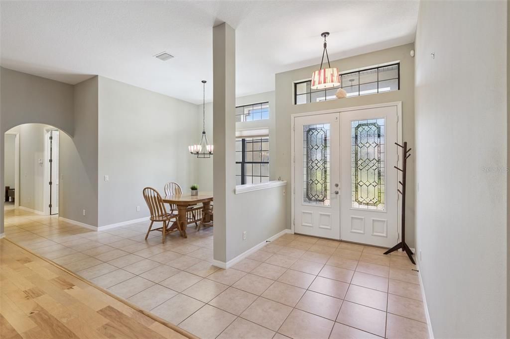 待售: $440,000 (4 贝兹, 2 浴室, 2585 平方英尺)