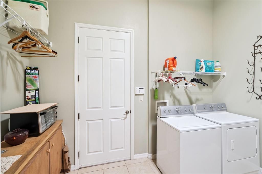 待售: $440,000 (4 贝兹, 2 浴室, 2585 平方英尺)