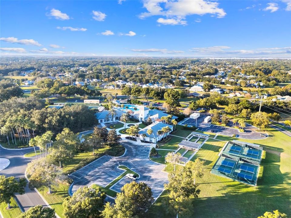 待售: $440,000 (4 贝兹, 2 浴室, 2585 平方英尺)