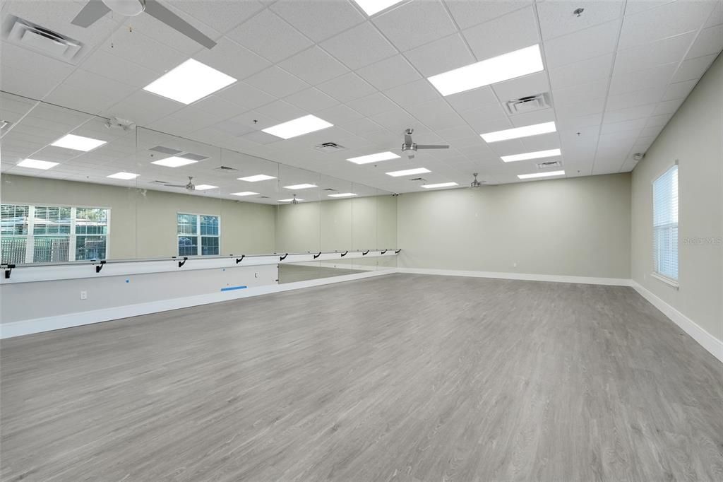 待售: $440,000 (4 贝兹, 2 浴室, 2585 平方英尺)