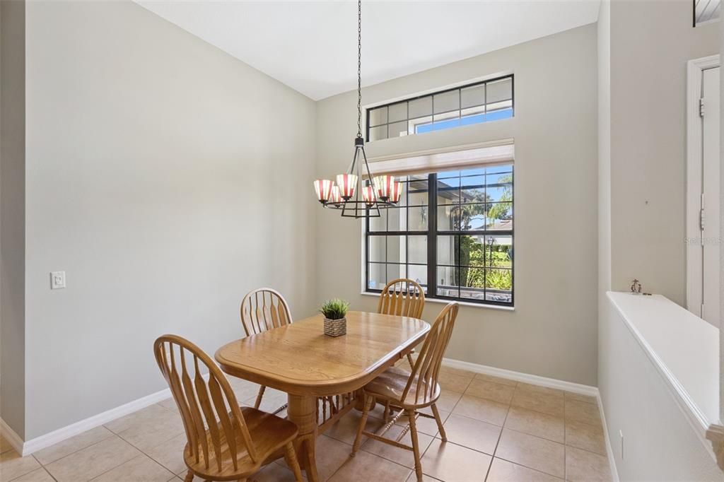 待售: $440,000 (4 贝兹, 2 浴室, 2585 平方英尺)