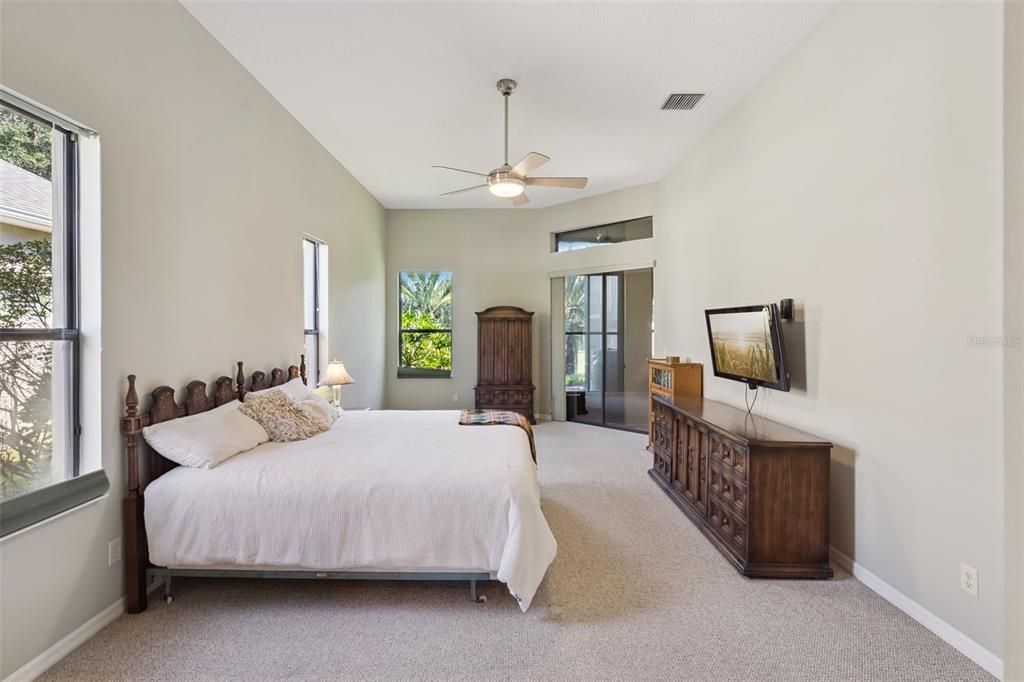 待售: $440,000 (4 贝兹, 2 浴室, 2585 平方英尺)