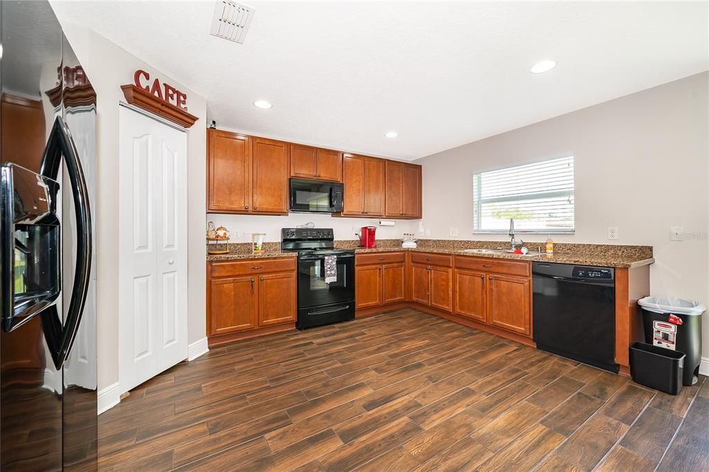 For Sale: $420,000 (3 beds, 2 baths, 1899 Square Feet)