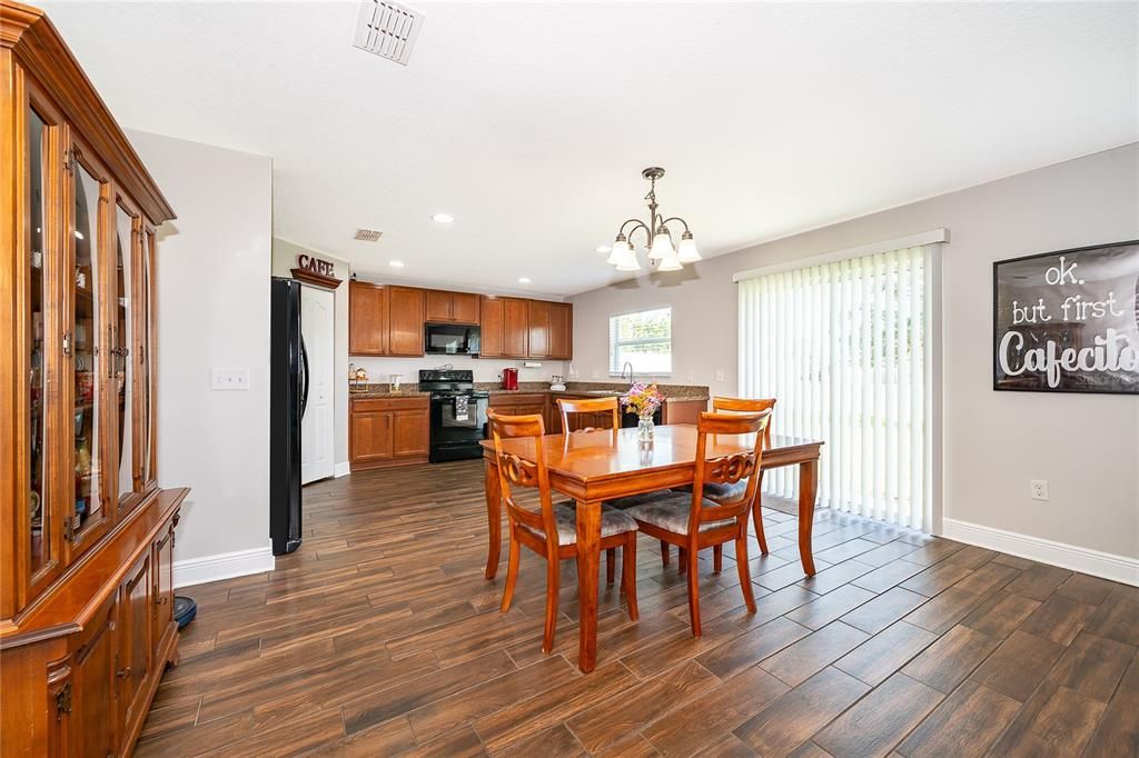 For Sale: $420,000 (3 beds, 2 baths, 1899 Square Feet)