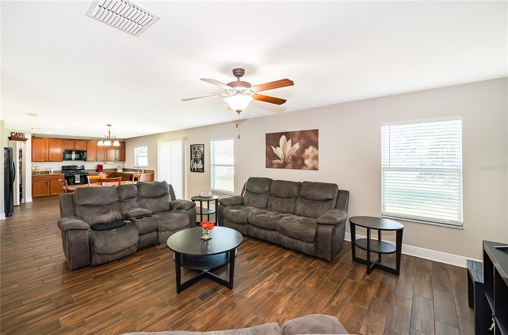 For Sale: $420,000 (3 beds, 2 baths, 1899 Square Feet)