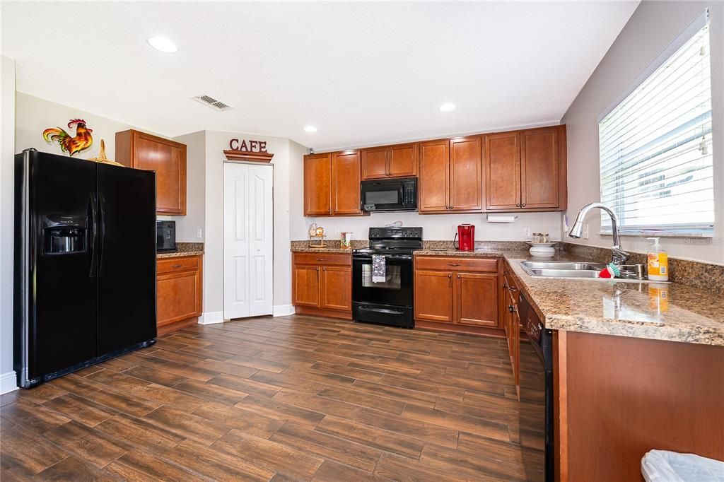 For Sale: $420,000 (3 beds, 2 baths, 1899 Square Feet)