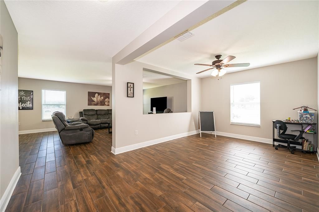 For Sale: $420,000 (3 beds, 2 baths, 1899 Square Feet)