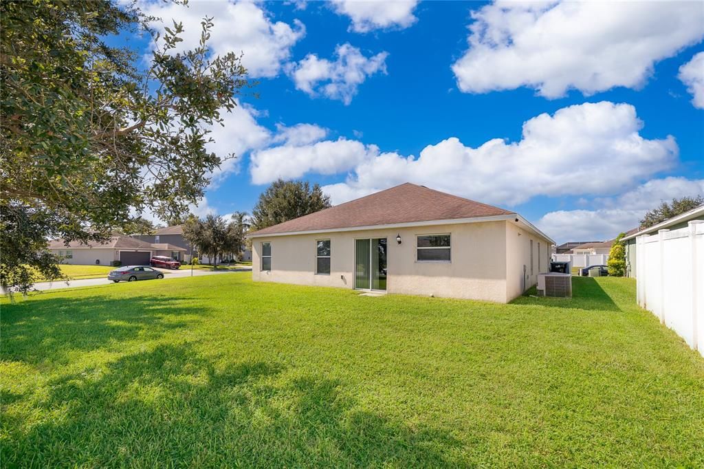 For Sale: $420,000 (3 beds, 2 baths, 1899 Square Feet)
