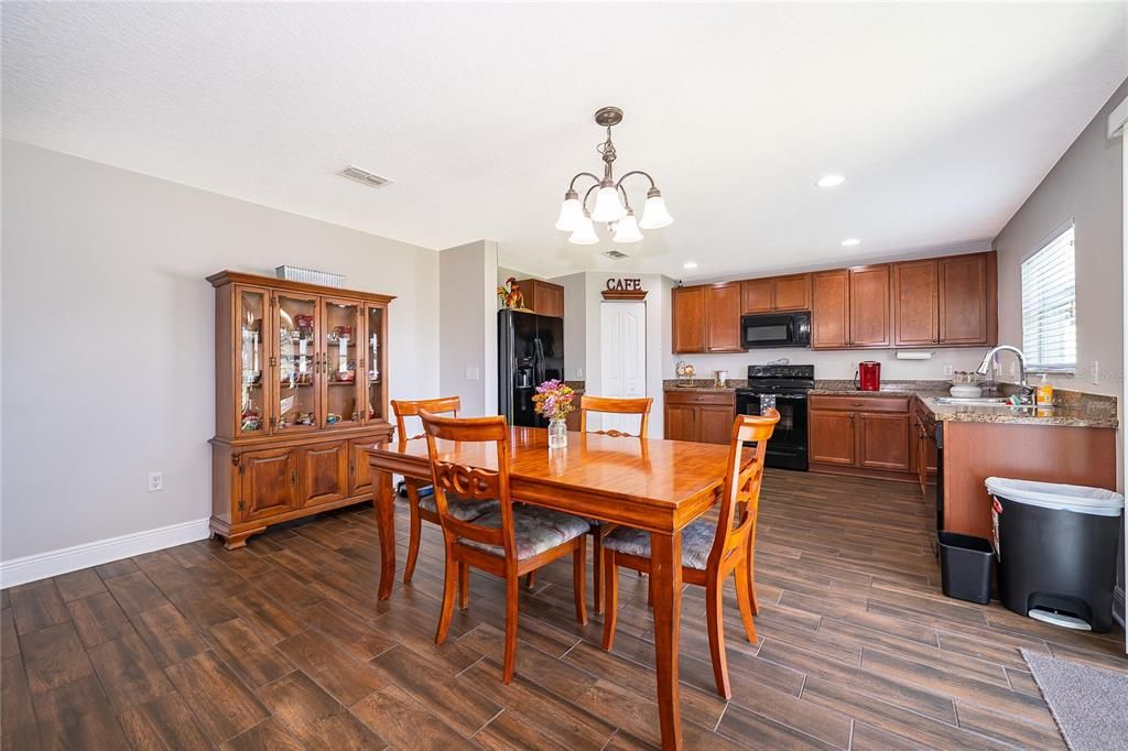 For Sale: $420,000 (3 beds, 2 baths, 1899 Square Feet)