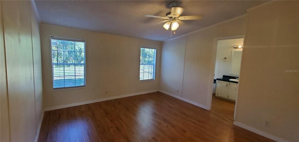 For Sale: $249,900 (3 beds, 2 baths, 1296 Square Feet)