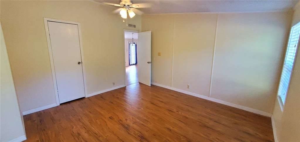 For Sale: $249,900 (3 beds, 2 baths, 1296 Square Feet)