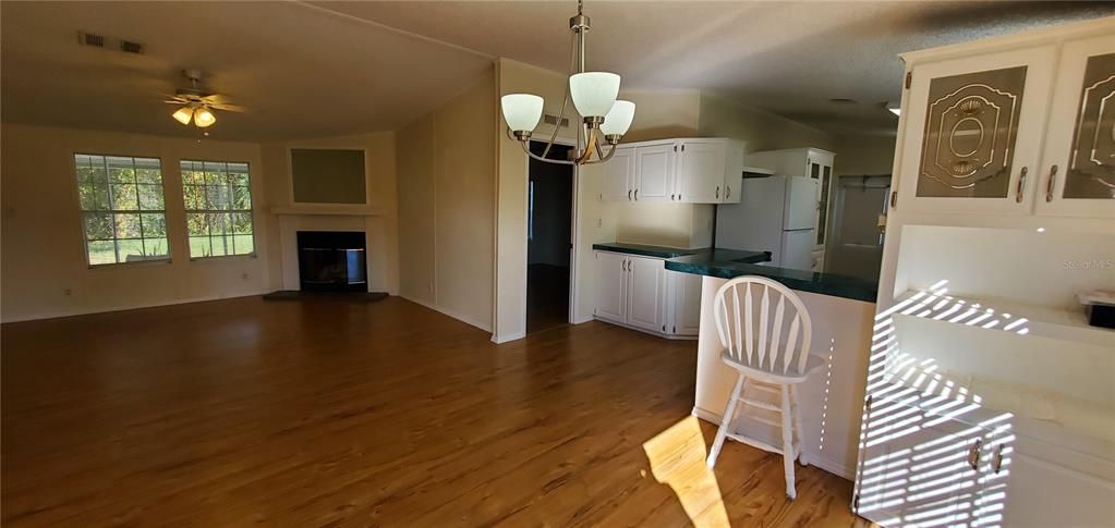 For Sale: $249,900 (3 beds, 2 baths, 1296 Square Feet)