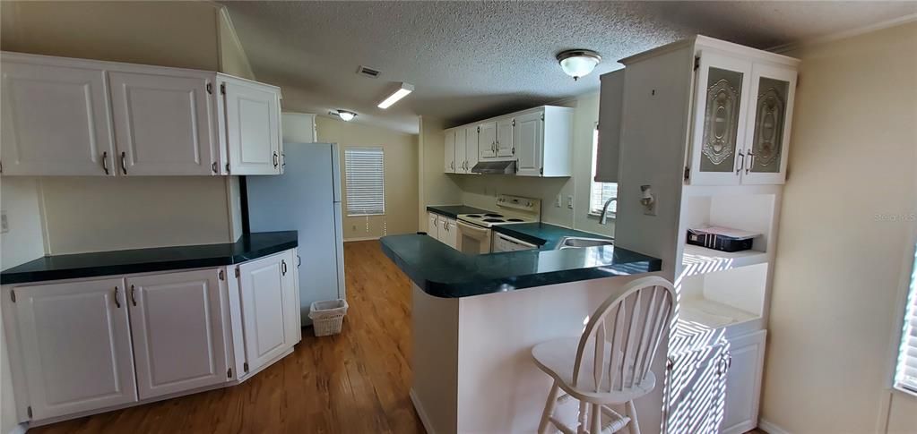 For Sale: $249,900 (3 beds, 2 baths, 1296 Square Feet)