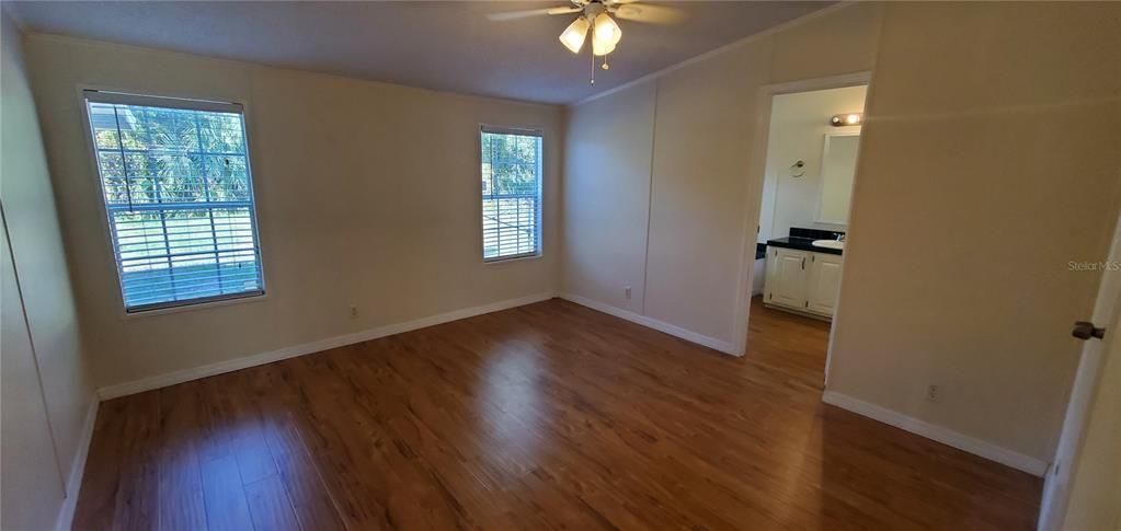 For Sale: $249,900 (3 beds, 2 baths, 1296 Square Feet)