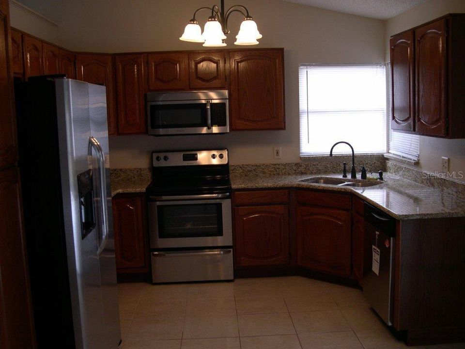 出租: $2,332 (3 贝兹, 2 浴室, 1607 平方英尺)