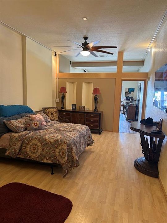 На продажу: $289,000 (3 спален, 1 ванн, 1640 Квадратных фут)