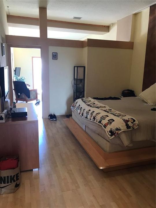 На продажу: $289,000 (3 спален, 1 ванн, 1640 Квадратных фут)