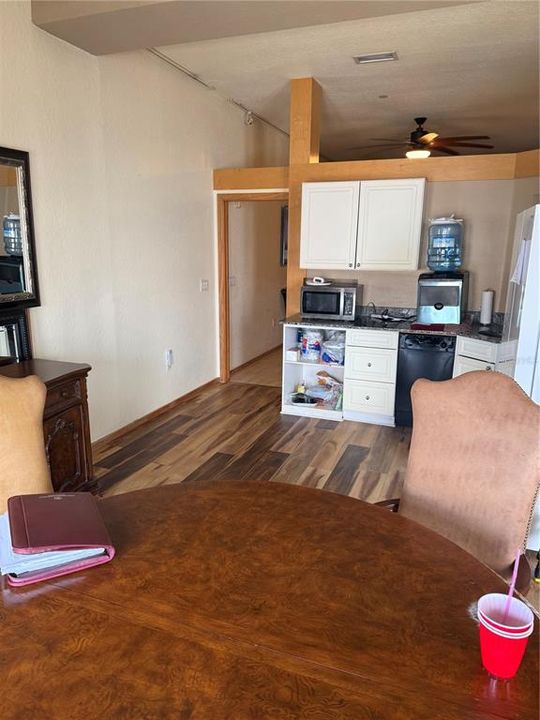 На продажу: $289,000 (3 спален, 1 ванн, 1640 Квадратных фут)