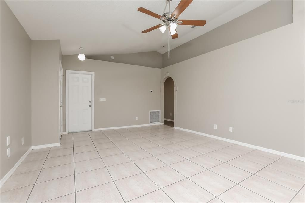 For Rent: $1,995 (3 beds, 2 baths, 1471 Square Feet)