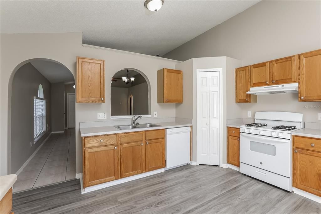 For Rent: $1,995 (3 beds, 2 baths, 1471 Square Feet)
