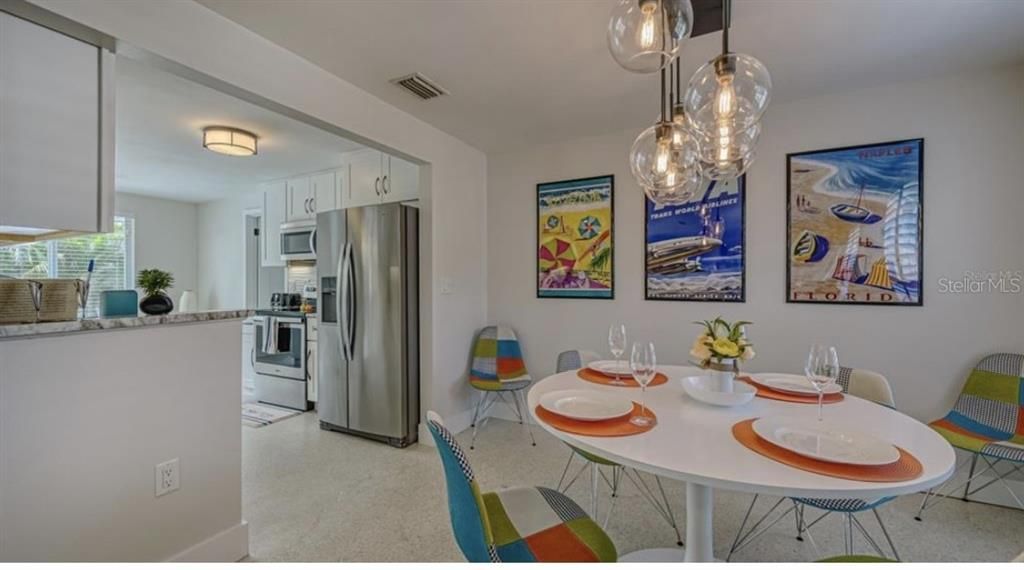 出租: $8,500 (3 贝兹, 2 浴室, 1386 平方英尺)