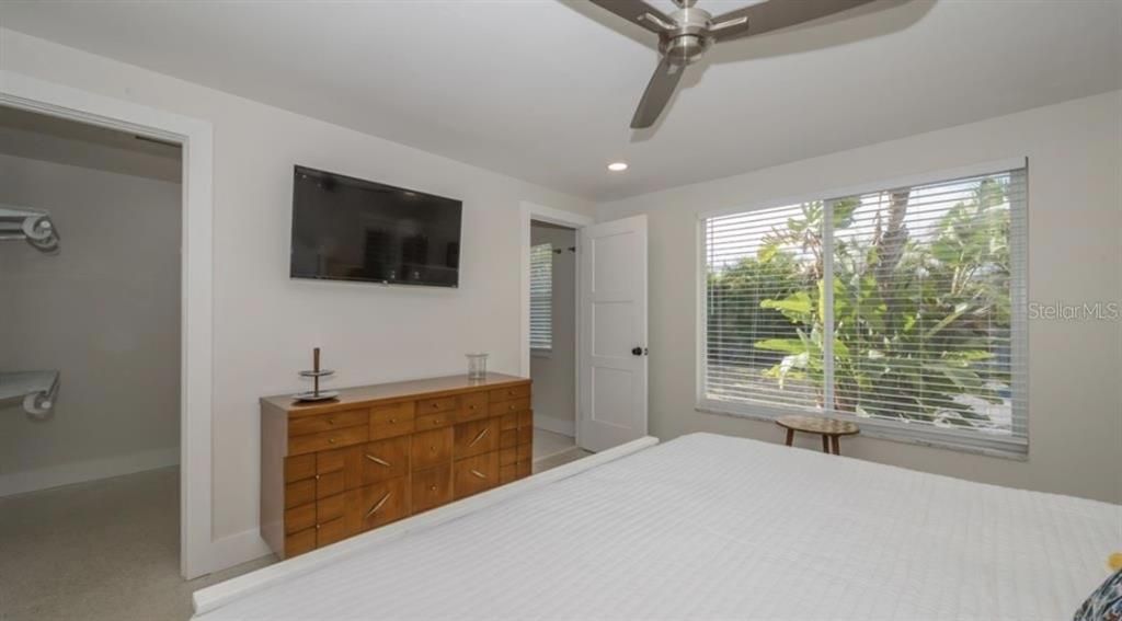 出租: $8,500 (3 贝兹, 2 浴室, 1386 平方英尺)